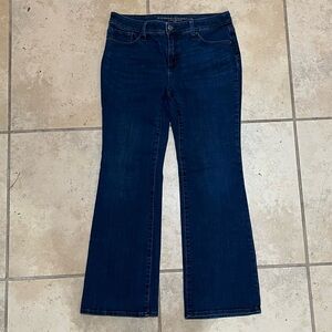 Chico’s So Slimming Girlfriend Flare Jeans Dark Wash Size 6P Stretch Denim